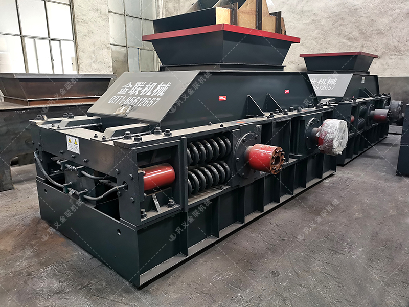 大型鐵礦石對輥制砂機(jī)多少錢一臺？