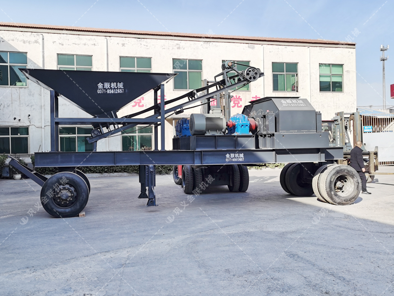 大型移動式對輥破碎機設備發(fā)往浙江