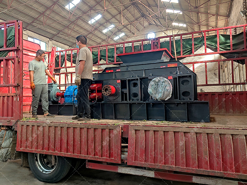 中型1000x700半自動液壓對輥破碎機(jī)發(fā)貨 破碎石料