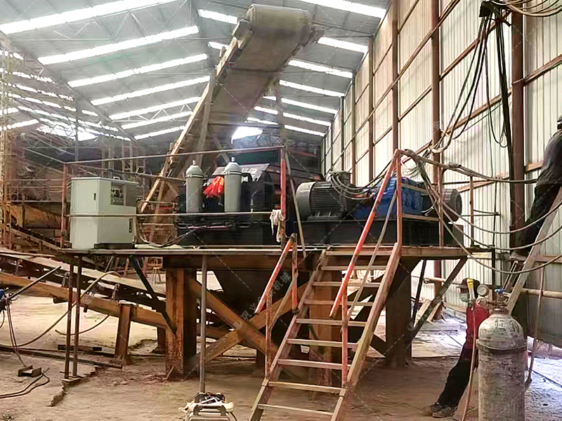 石頭碎成砂子能不能用？液壓對輥制砂機(jī)制砂效果怎么樣？