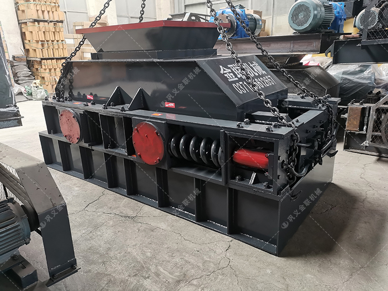 花崗巖制成沙子用對輥制沙機還是沖擊制砂機，哪個好用？