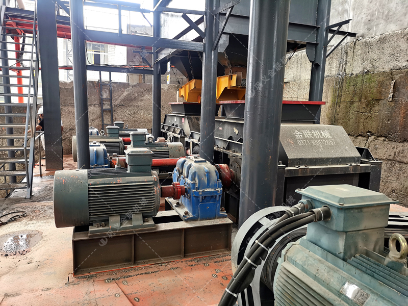 廢棄混凝土骨料破碎用到哪些設備？對輥破碎機怎么樣？