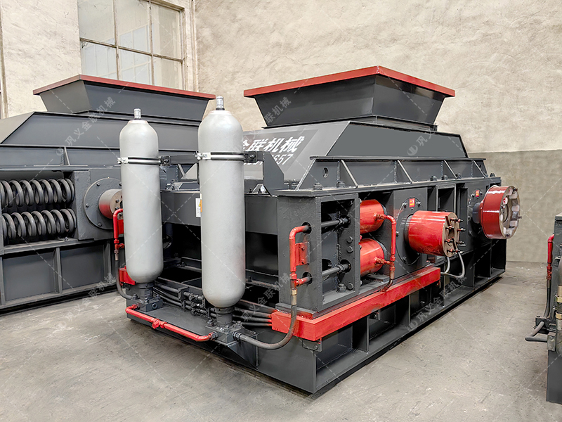 在挑選白云石對輥破碎機生產(chǎn)廠家時，該考慮哪些因素呢？