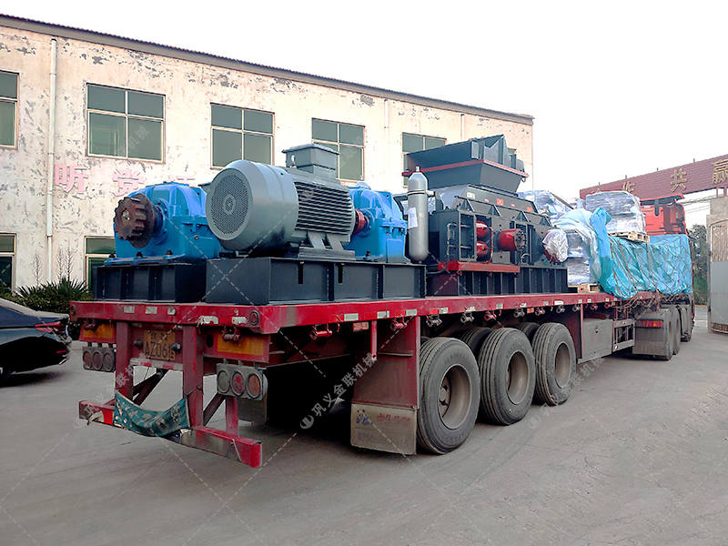 在挑選白云石對輥破碎機生產(chǎn)廠家時，該考慮哪些因素呢？