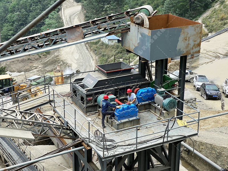 大型砂石廠購置一臺重型對輥破碎機(jī)需要投資多少？